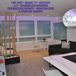 Premium Yumbo Wifi A/c Apartment